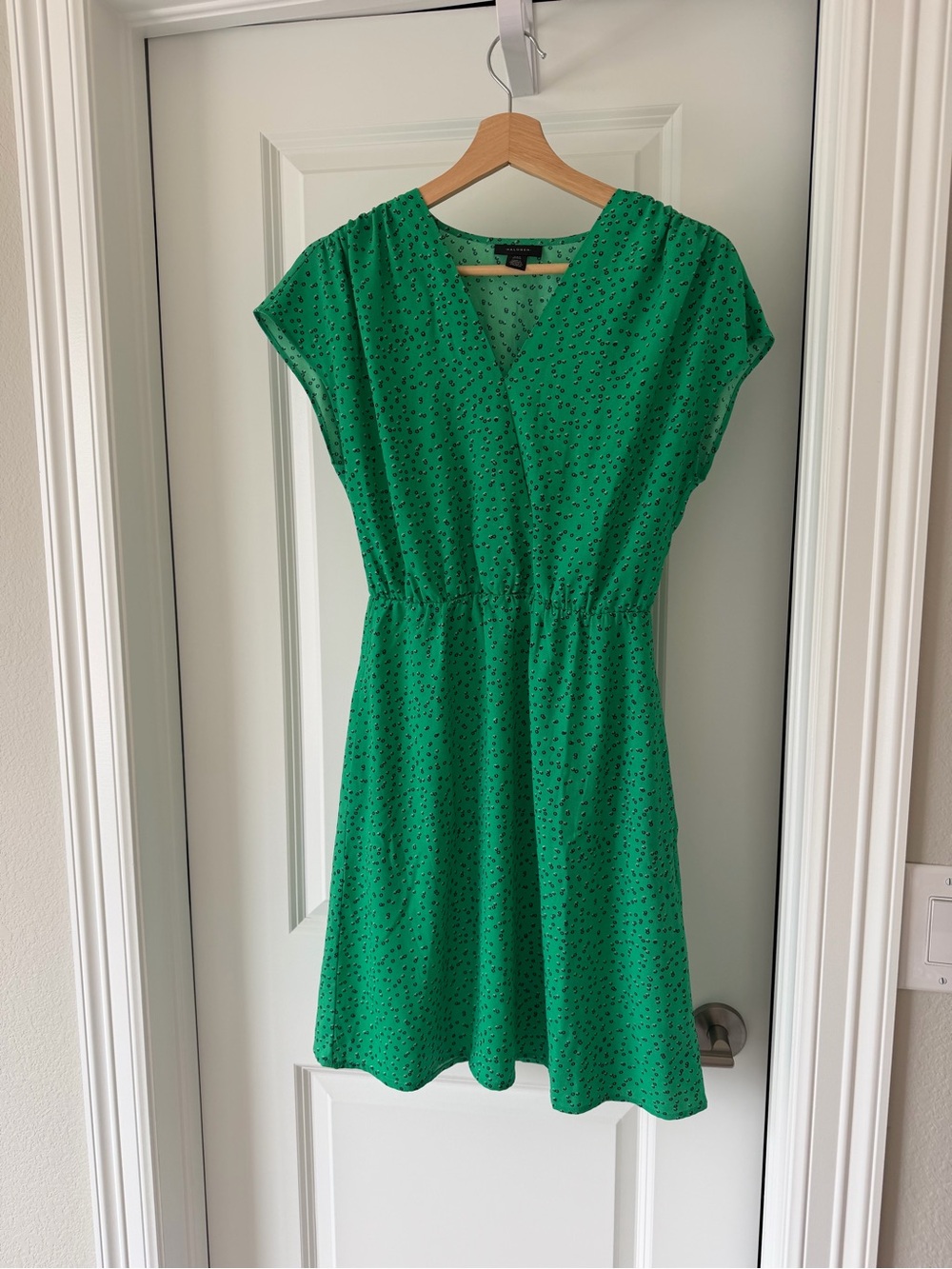Halogen Emerald Green V-Neck Cap Sleeve Mini Dress